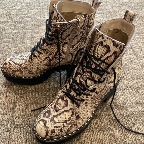 Y2K 90s style Vince Camuto snakeskin leather platform chunky boots - Picture 6 of 13